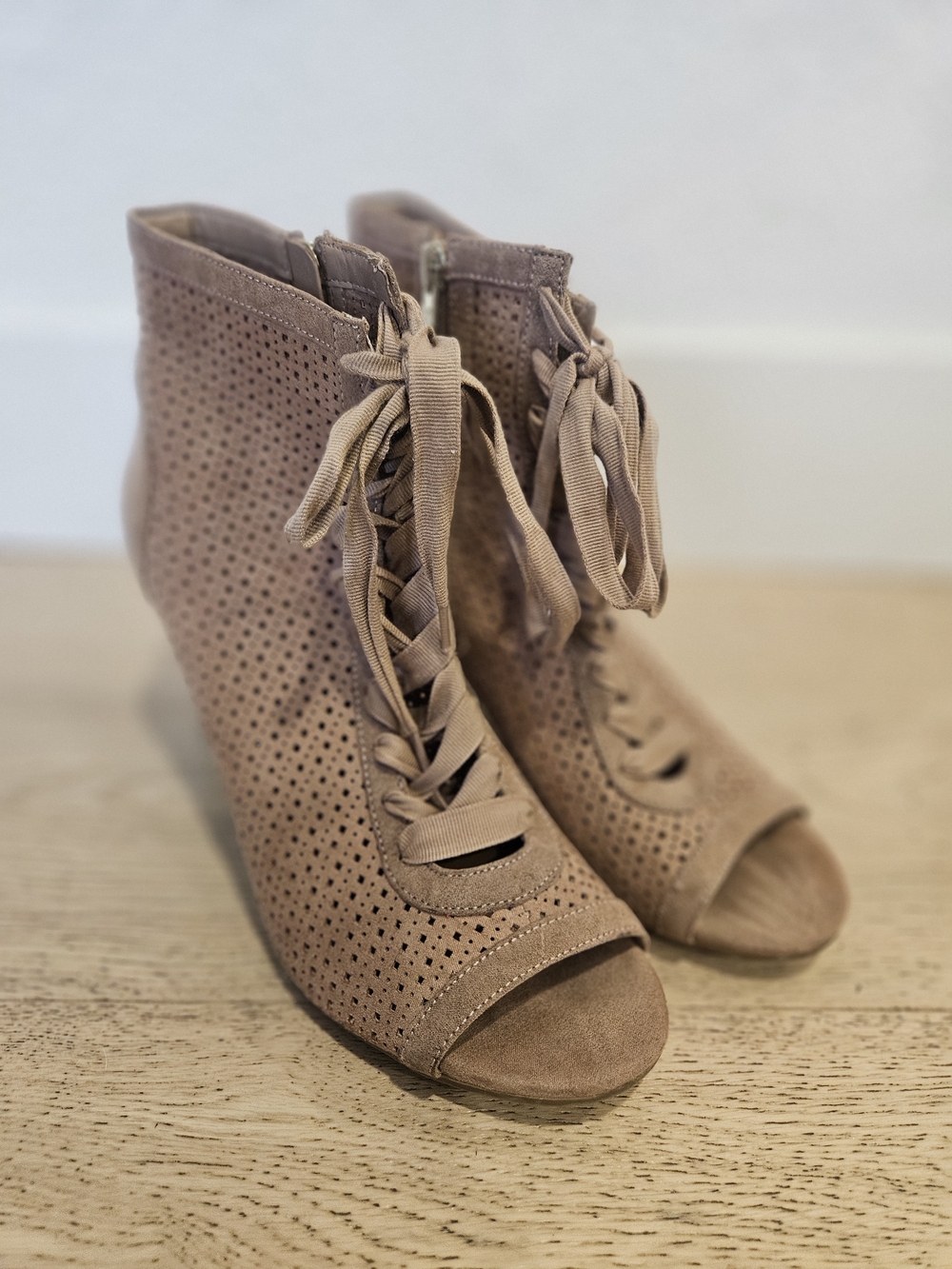 Circus by Sam Edelman Ellen Lace-Up Peep-Toe Ankle Booties Taupe Size 10